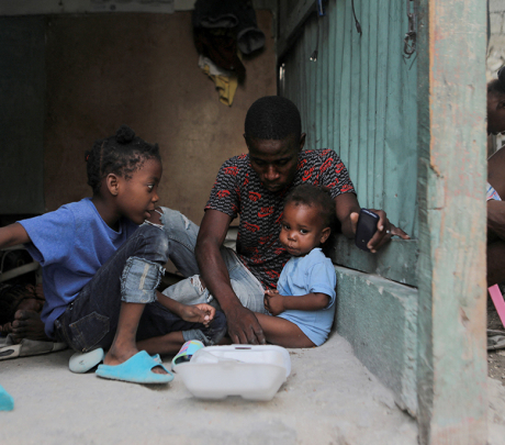 El hambre es uno de los factores que empuja menores haitianos a unirse a las bandas