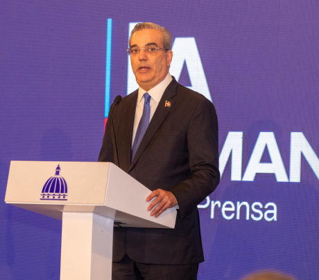 Presidente Abinader admite desaceleramiento económico del pais