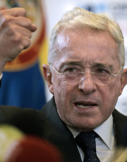 Ex presidente Colombia Álvaro Uribe condenado a 12 años de prisión